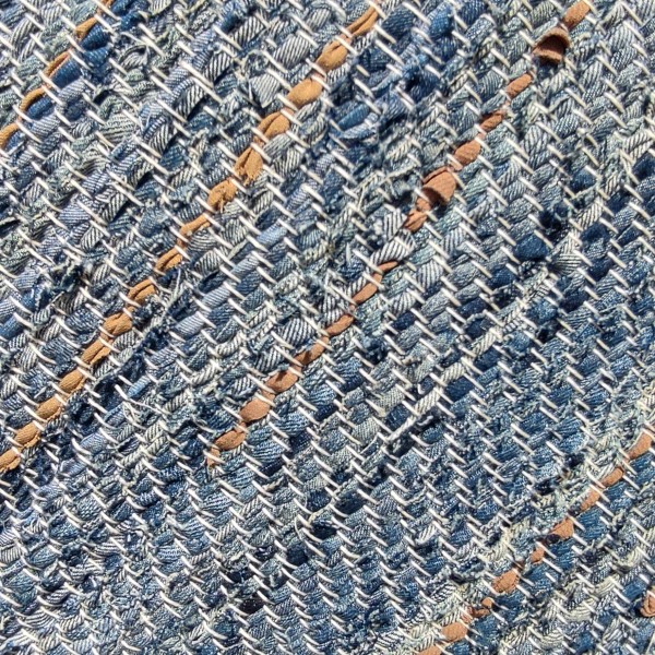 Jaunums! Ļoti izturīgs paklājs -Zilie džinsi ar smilšu krāsas akcentiem.