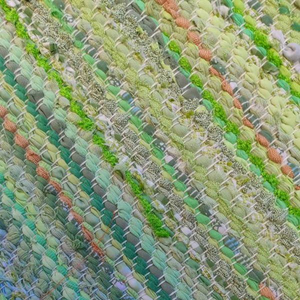 Austs grīdas celiņš - zaļos pasteļtoņos ar lašu krāsas akcentiem. 90cm x 187cm