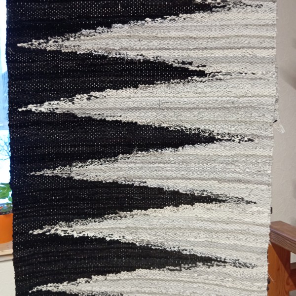 Austs grīdas celiņš gobelēna tehnikā - melnā, melnbaltā, gaiši pelēkā krāsā, -80cm x 190cmcm