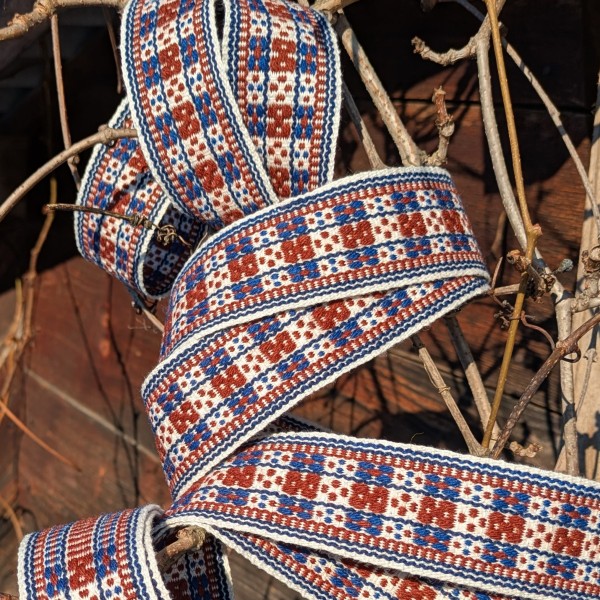 Cēsu tautiskā ziedainā josta Nr. 3 - baltais lins ,zila un brūnā dzija