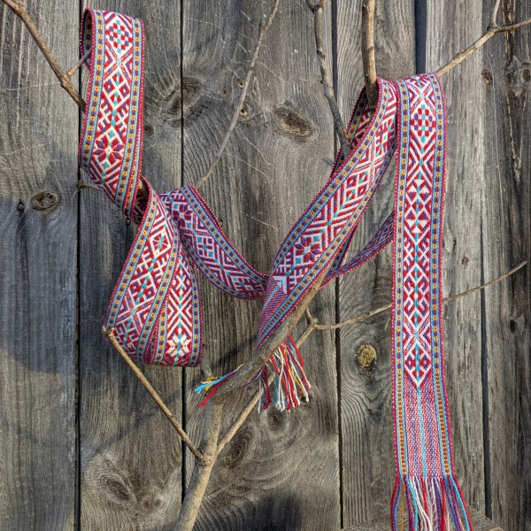 Kurzemes tautiskā josta, Alsungas  josta III tips, ar maiņu rakstiem pēc  LVMM 815 parauga.