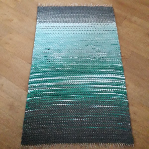 Paklājs no lupatiņām toņu pārejās 1.07 x 0.62m