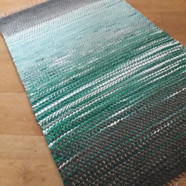 Paklājs no lupatiņām toņu pārejās 1.07 x 0.62m
