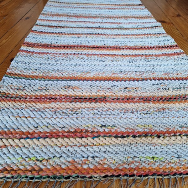 Balti- oranžo toņu paklājs 1.36m