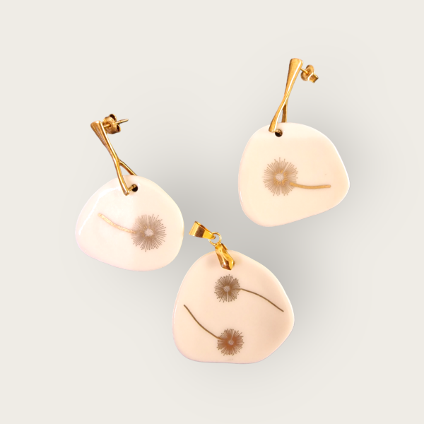 Auskari un kulons, balts porcelāns
