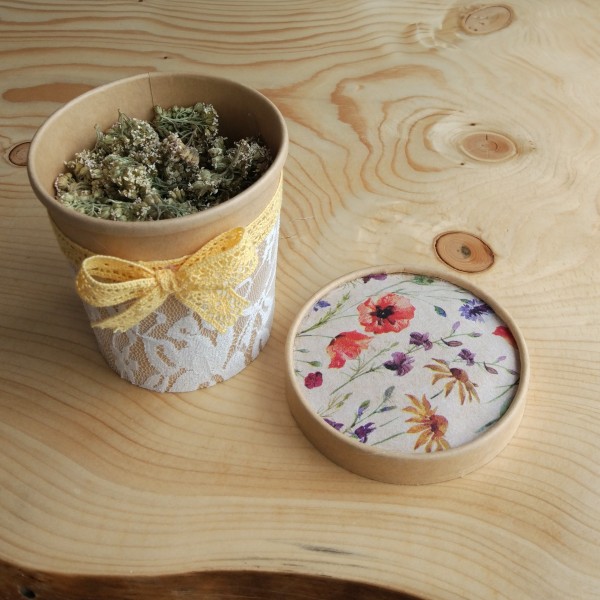 Mazā tējas kastīte ar dekupētu vāciņu (pļavas ziedi)