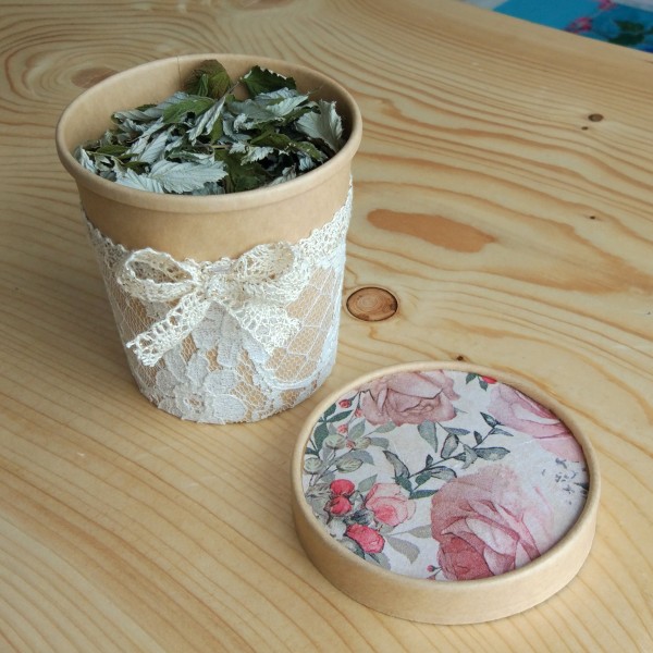 Mazā tējas kastīte ar dekupētu vāciņu (old rose)