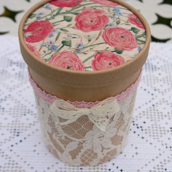 Vidējā tējas kaste ar dekupāžu (rozītes, ar gaiši rozā lenti)