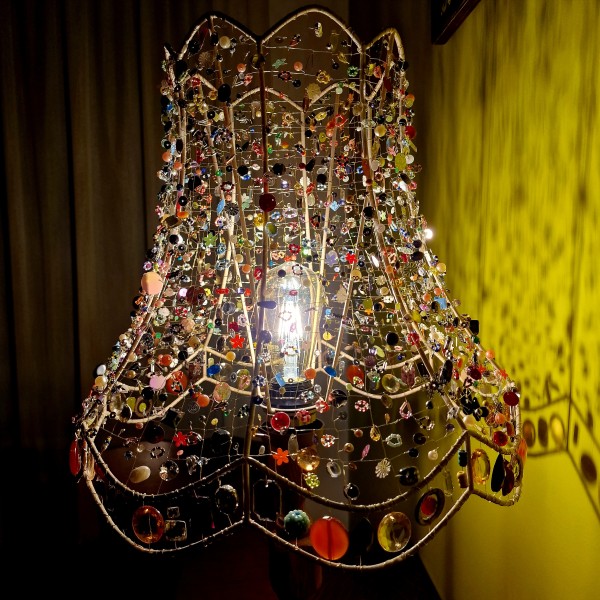 Pērļota galda lampa