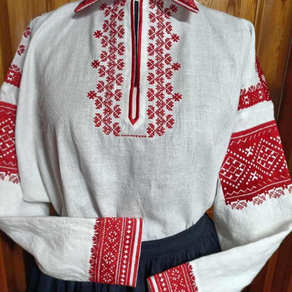 Bārtas tautas tērpa krekls -sarkans