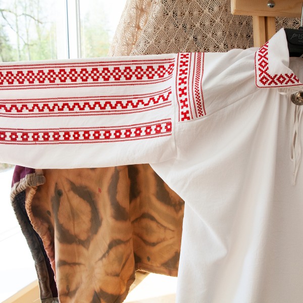 Gārsenes tautastērpa krekls.