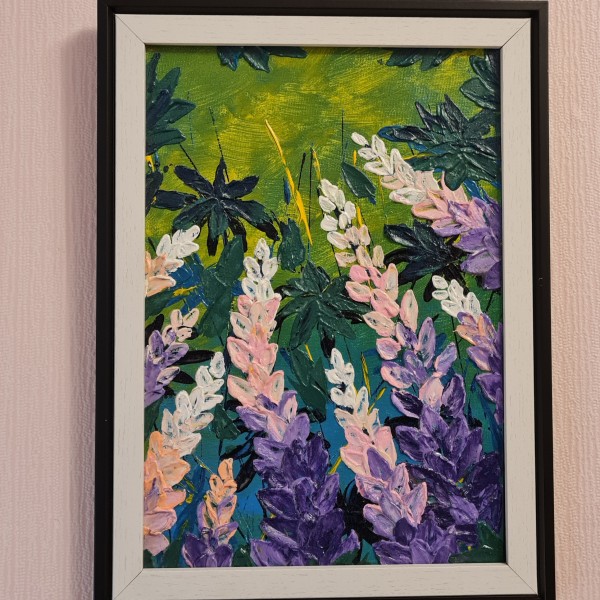 Glezna  20x30 ''Lupīnas''. melnajā ramī.