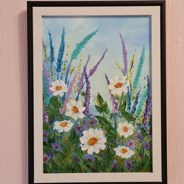Glezna  20x30 ''Margrietiņas''. melnā rāmī.