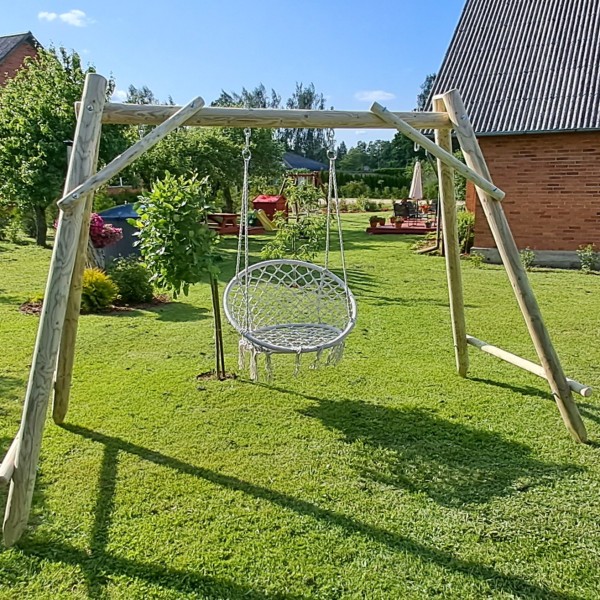 Statīvs šūpolēm.