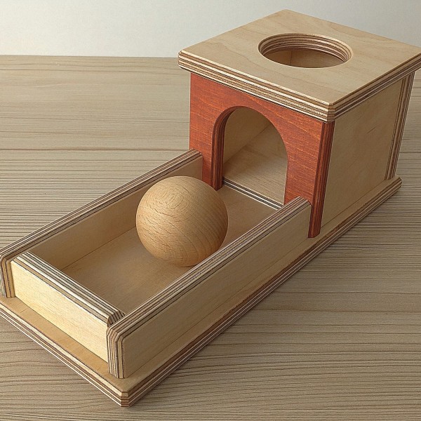 🦋 Koka kastīte ar bumbu/Objektu pastāvības kaste ar paplāti 🦋