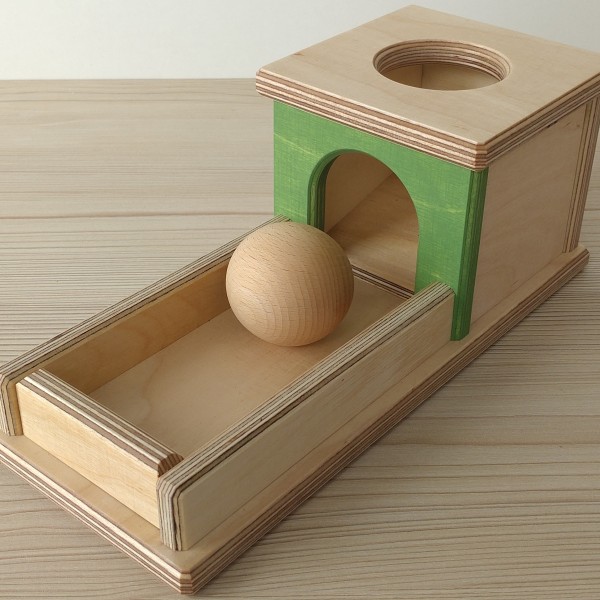 🦋 Koka kastīte ar bumbu/Objektu pastāvības kaste ar paplāti 🦋