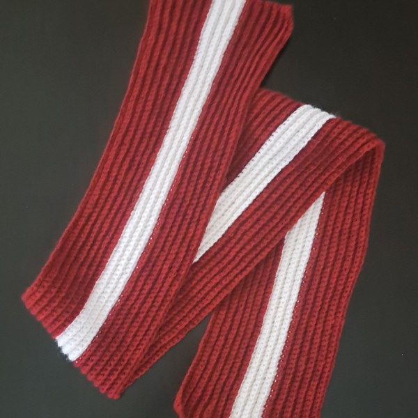 Šalle sarkanbaltsarkanā