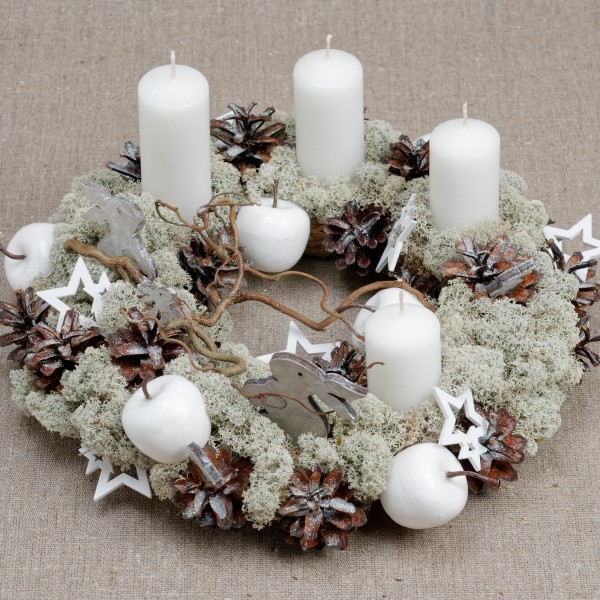 Dekors Adventei ar zaķiem sūnās!