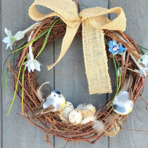 Pavasarīgs durvju dekors