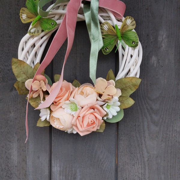 Pavasarīgs durvju dekors