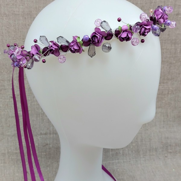 Mākslīgo ziedu un pērļu vainadziņš