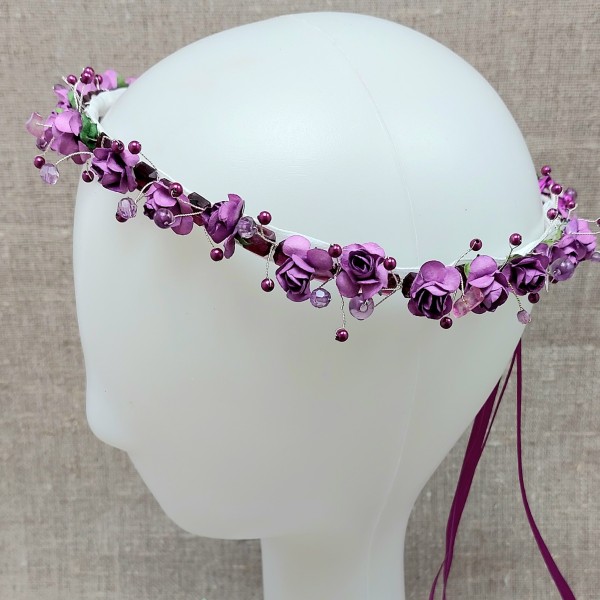 Mākslīgo ziedu un pērļu vainadziņš