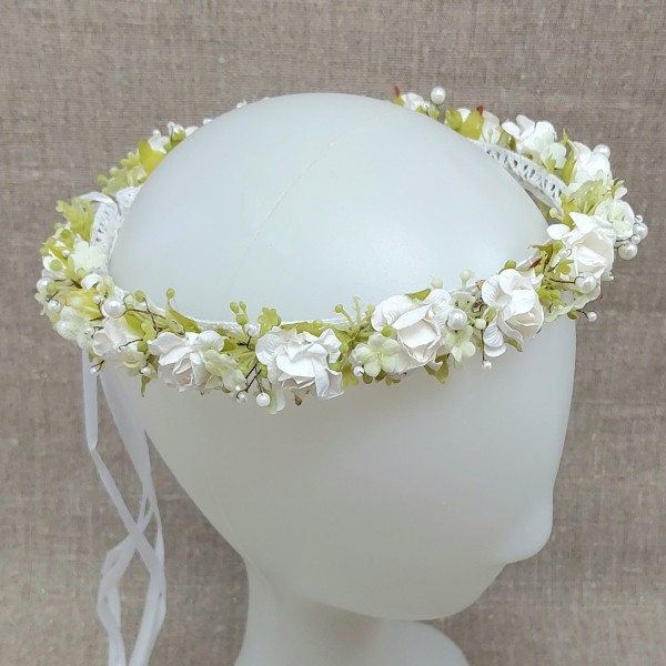 Mākslīgo ziedu un pērļu vainadziņš