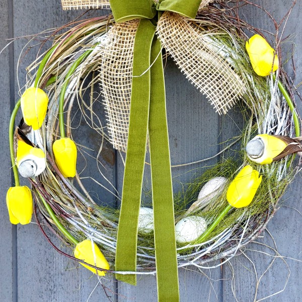 Pavasarīgs durvju dekors