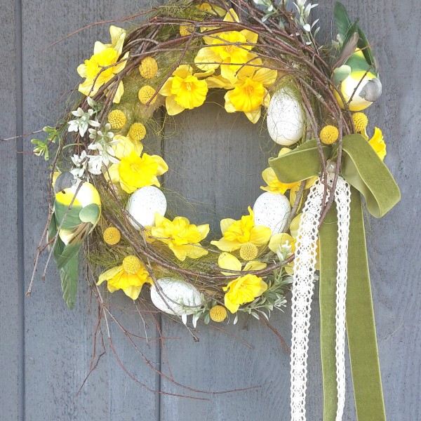 Pavasarīgs durvju dekors