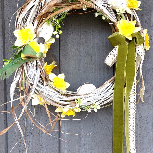 Pavasrīgs durvju dekors