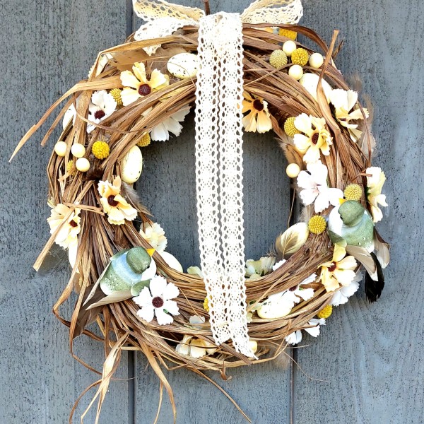 Pavasarīgs durvju dekors