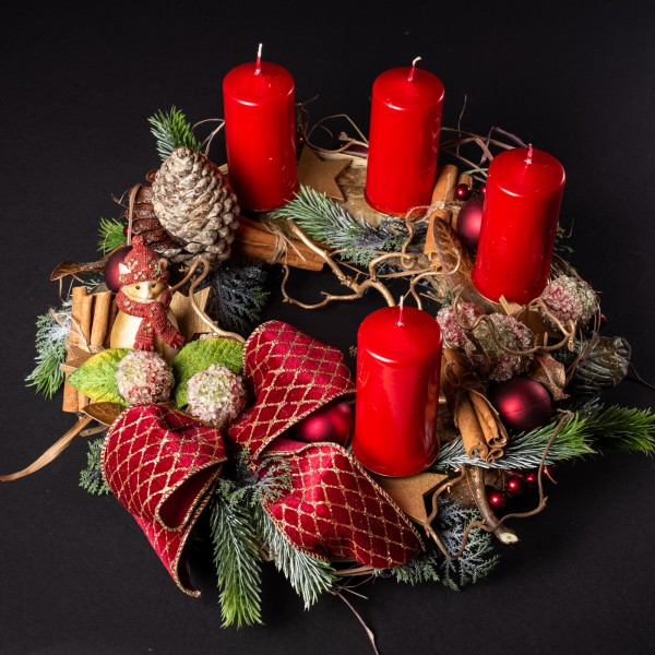 Adventes dekors ar Kaķi.