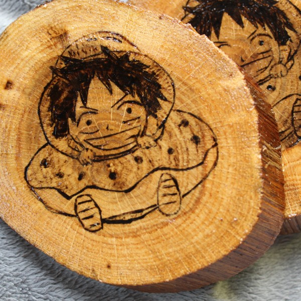 Dabīga koka paliktņu komplekts ar anime dizainu "Luffy"(4 gab.)