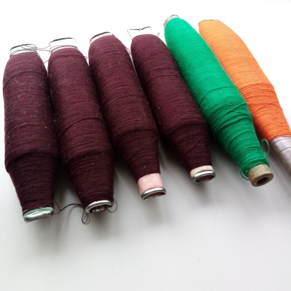 Bordo sarkana dzija - pusvilna spolēs