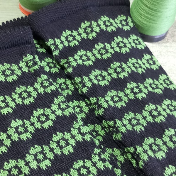 Adītas Tautiskās zeķes.