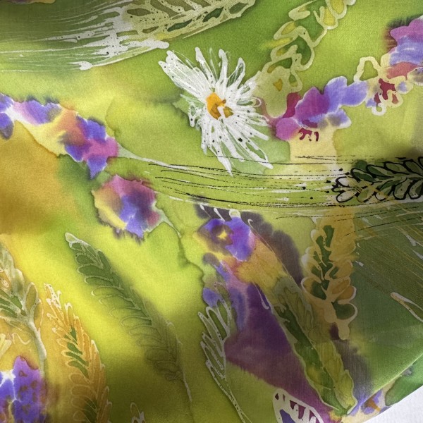 "Zeltainās pļavas noskaņa" apgleznots zīda lakats.