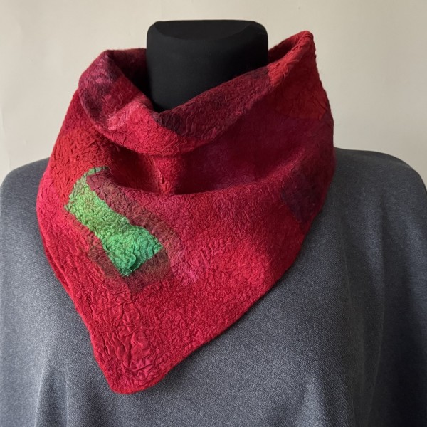 Merino vilnas  un zīda kakla (galvas) lakats Sarkans ar zaļu akcentu.