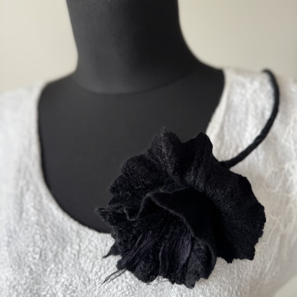 Zieds no kolekcijas "Sapņu dārzi. Noslēpums."